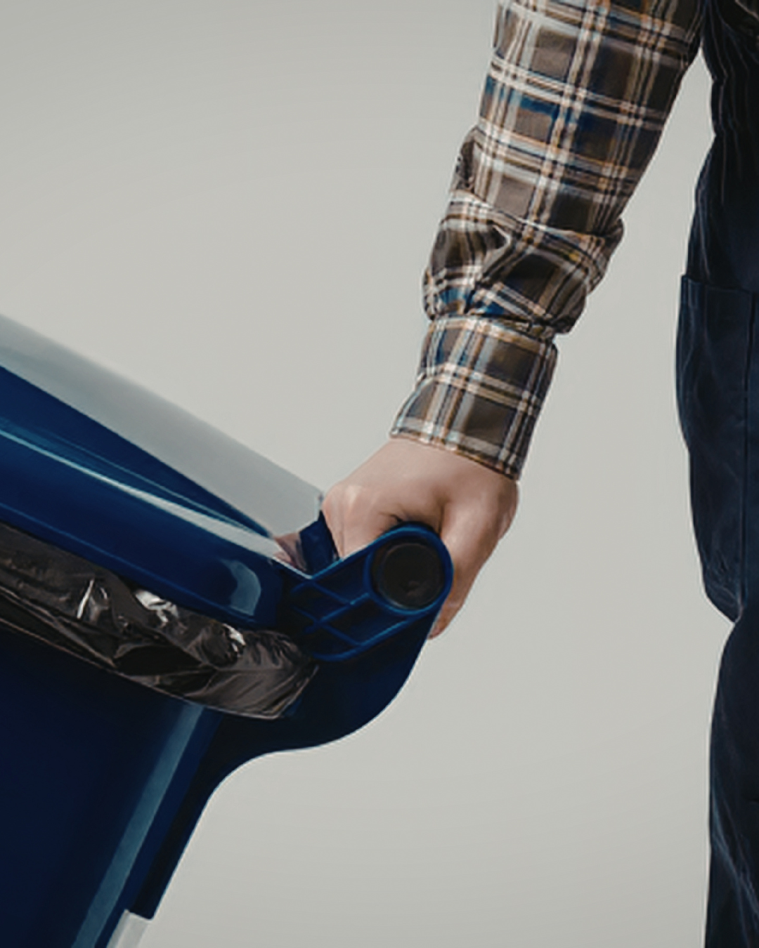 trash can with a lid